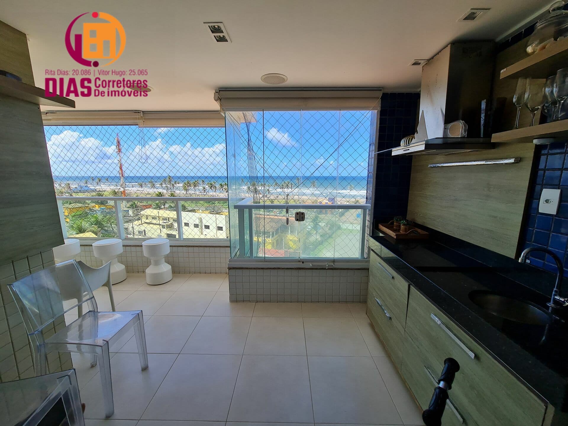 Apartamento com varanda gourmet mobiliado e decorado em frente ao mar com 96m2 para venda com 2,4, reversível para 3/4