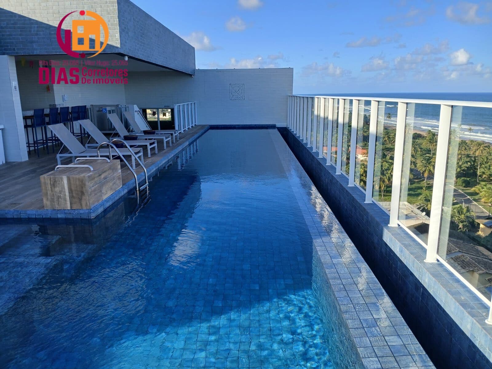 Alugo Apartamento novo de 68m2 vista mar, varanda, 2/4 suíte em condomínio com total infraestrutura - Stella Maris-Salvador/BA.