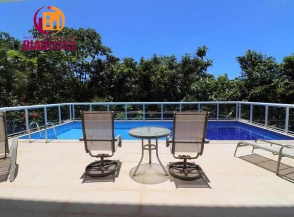 Casa Duplex em Alphaville I Salvador com 4 suítes completas com varanda, 4 vagas de garagens, 02 depósitos. Piscina privativa espaço gourmet e integração com a natureza. Super Oportinidade!