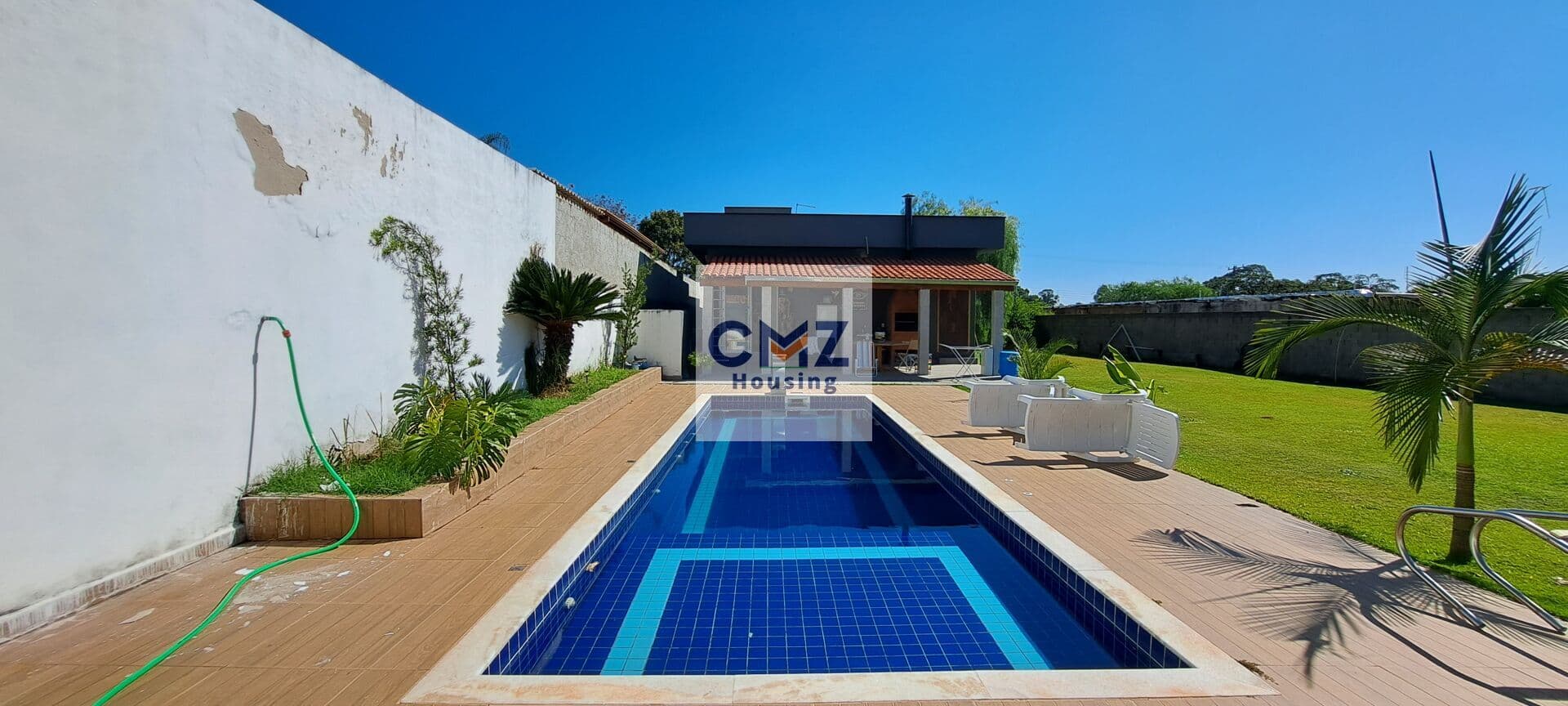 Casa térrea em terreno de 1000 m², no condomínio Mosteiro de Itaici, Indaiatuba/SP, com 2 dormitórios, 1 suíte, piscina e quintal gramado.