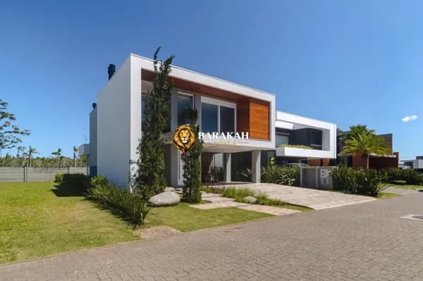 Casa à venda no bairro Centenário - Torres/RS