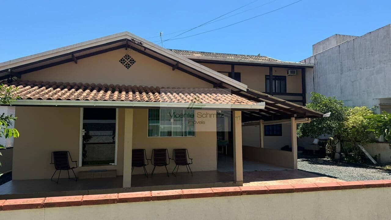 Espaço e versatilidade em imóvel completo