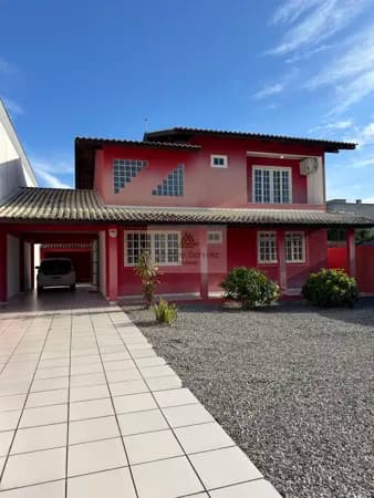 Ampla Casa à Venda no Bairro São Domingos, Navegantes