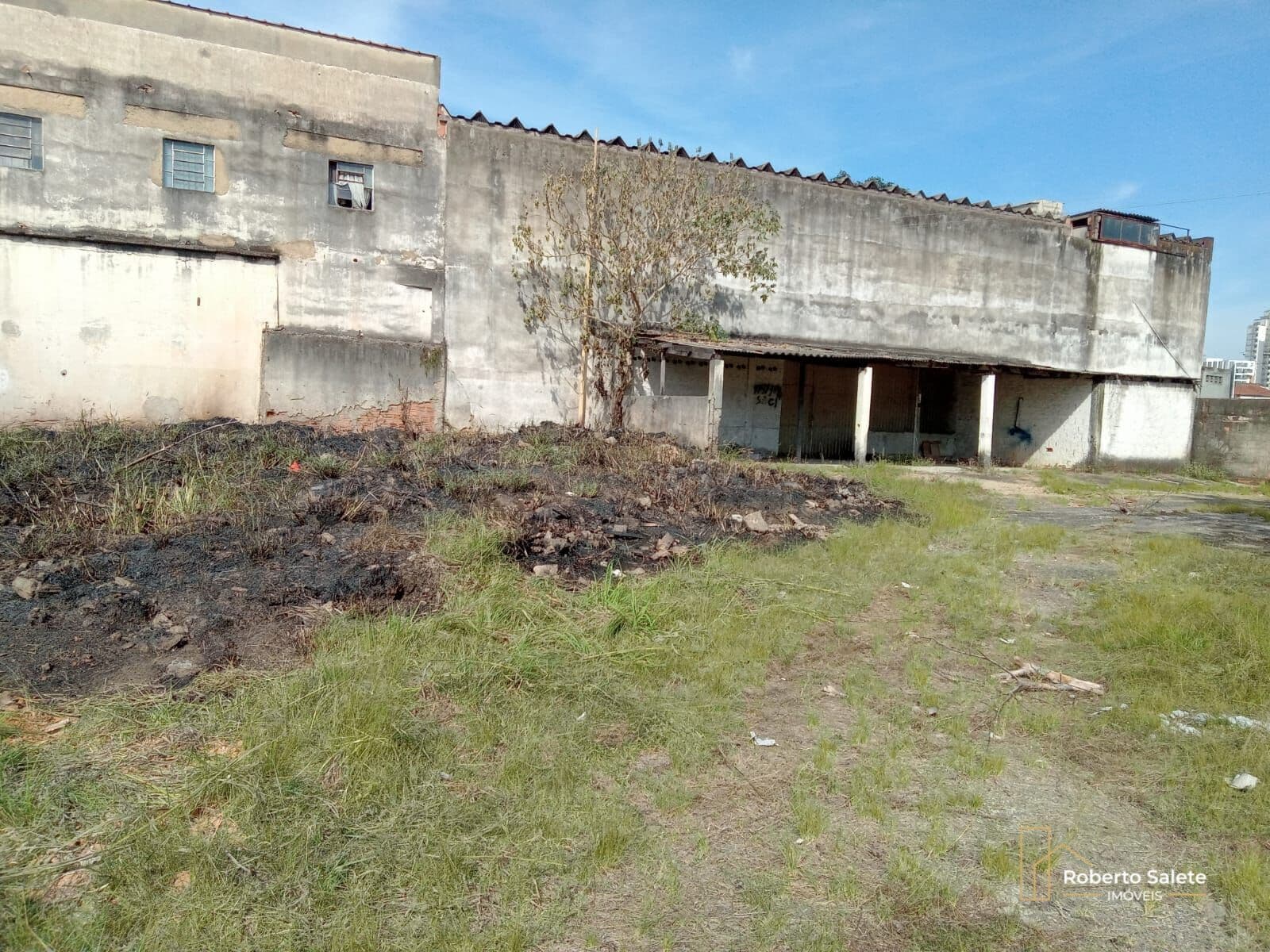 Terreno à Venda no Bairro Alambary