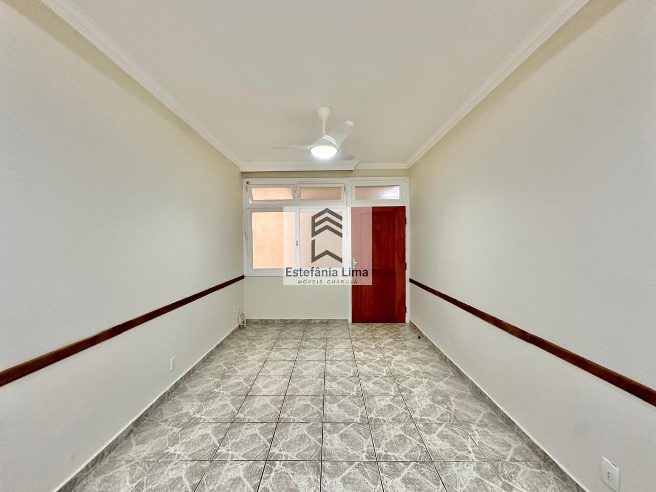 OPORTUNIDADE!! Apto 100 metros da Praia Pitangueiras 2 Dormitórios - Guarujá