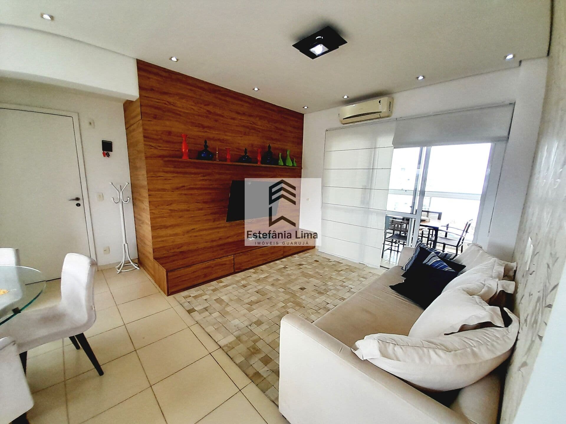 Lindo Apartamento na Enseada com Varanda Gourmet - 3 Dormitórios sendo 1 Suíte