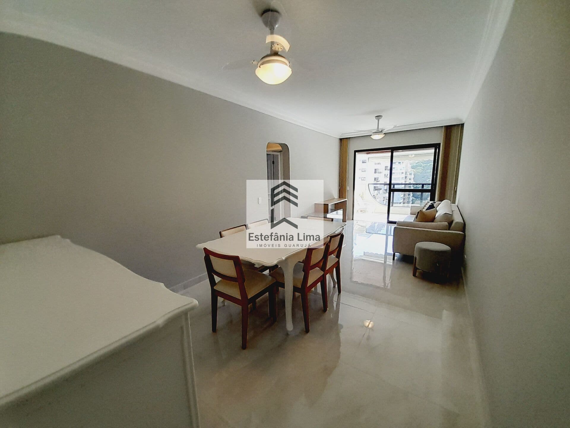 Apartamento em Pitangueiras Reformado 300 metros da Praia