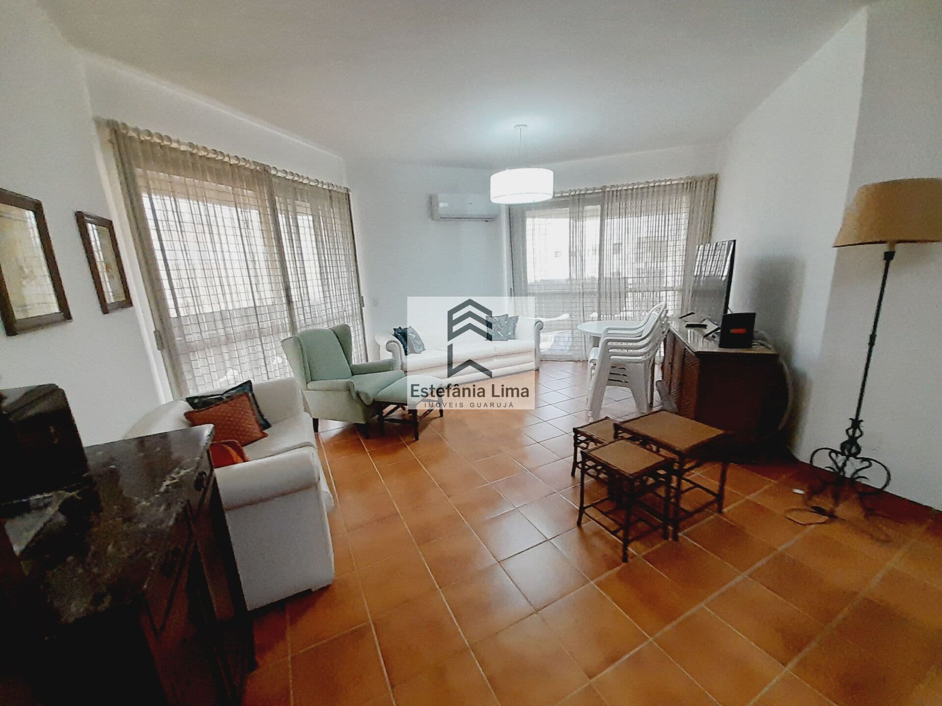 Apartamento em Pitangueiras com Vista ao Mar!!! 3 Dormitórios sendo 2 Suítes