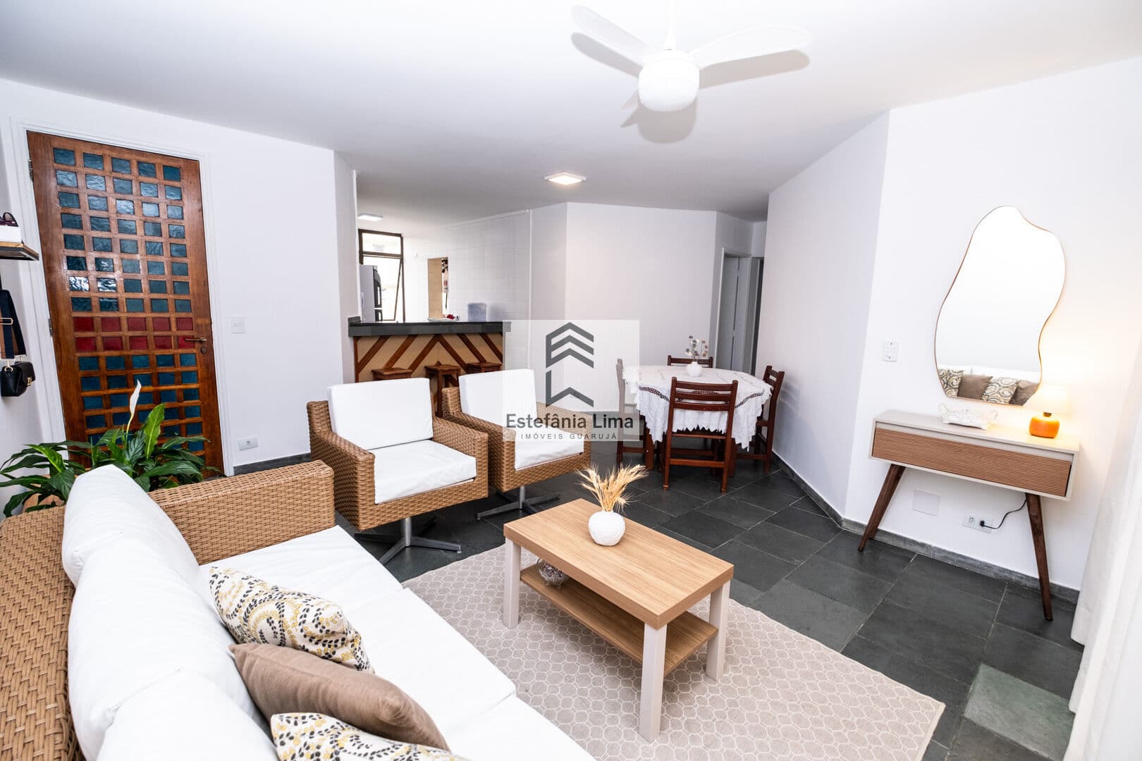 Amplo Apartamento com 4 Dormitórios sendo 1 Suíte - Enseada