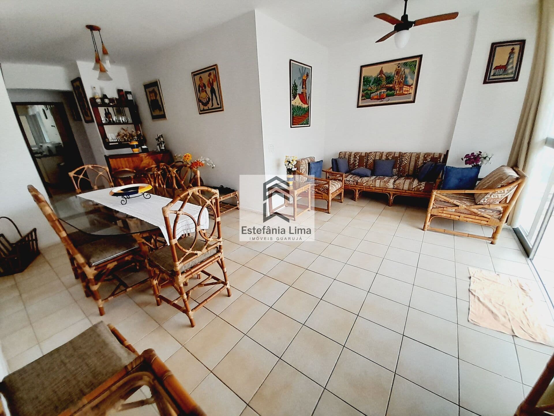 Apartamento em Pitangueiras com Sacada - 200m do Mar