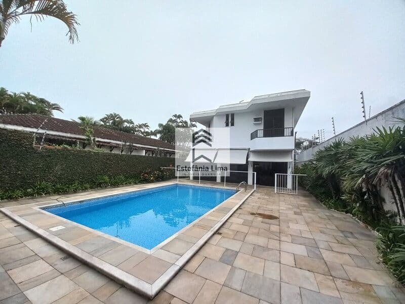 Casa na Enseada em excelente estado de conservação!