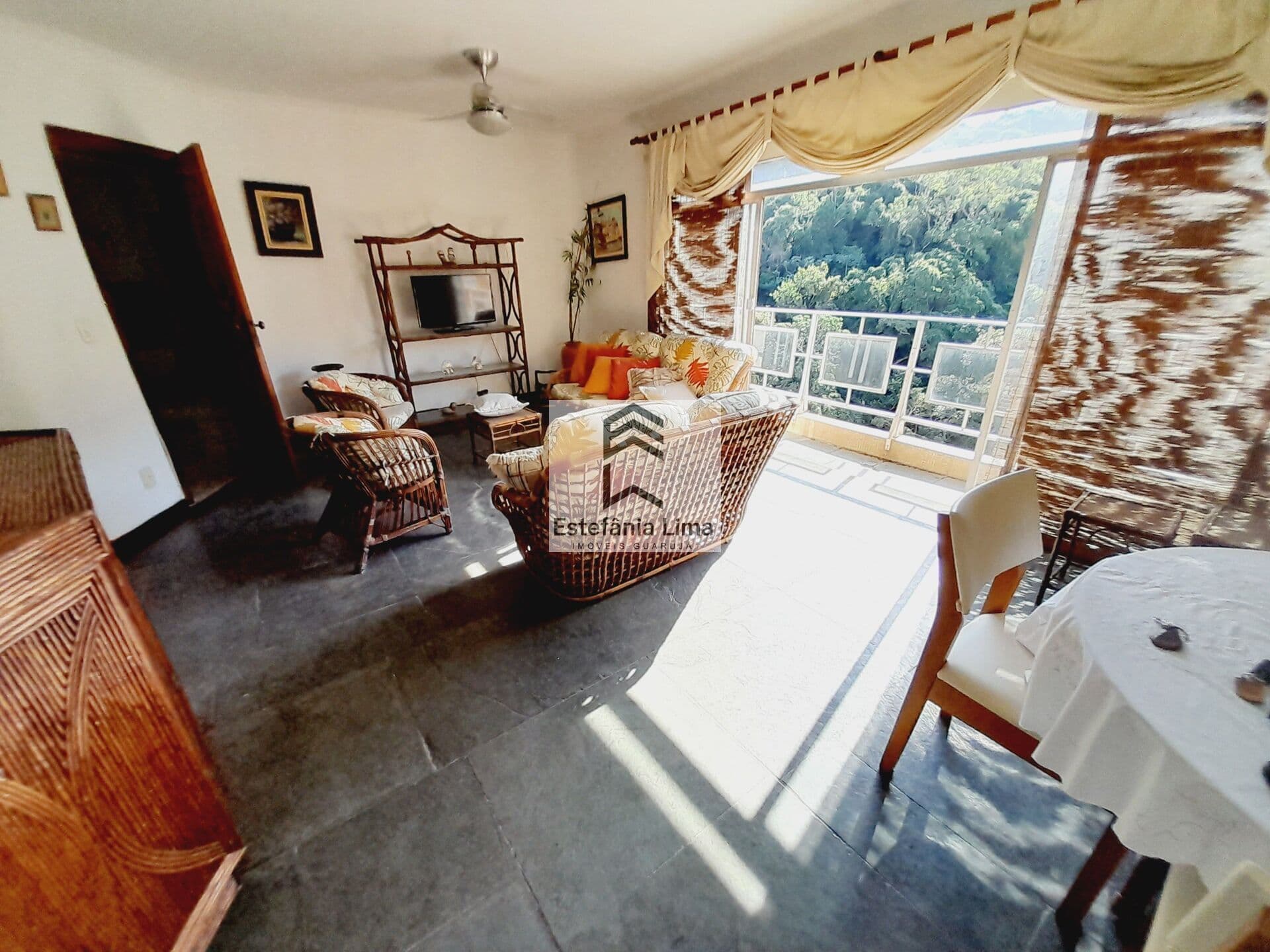 Apartamento em Pitangueiras 3 Dormitórios