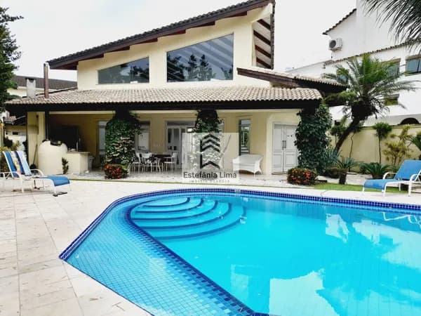 Casa Charmosa na Enseada!!! 4 Suítes