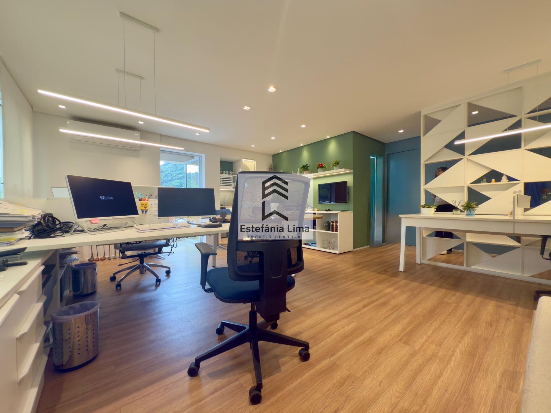 Sala Comercial em Pitangueiras Reformada