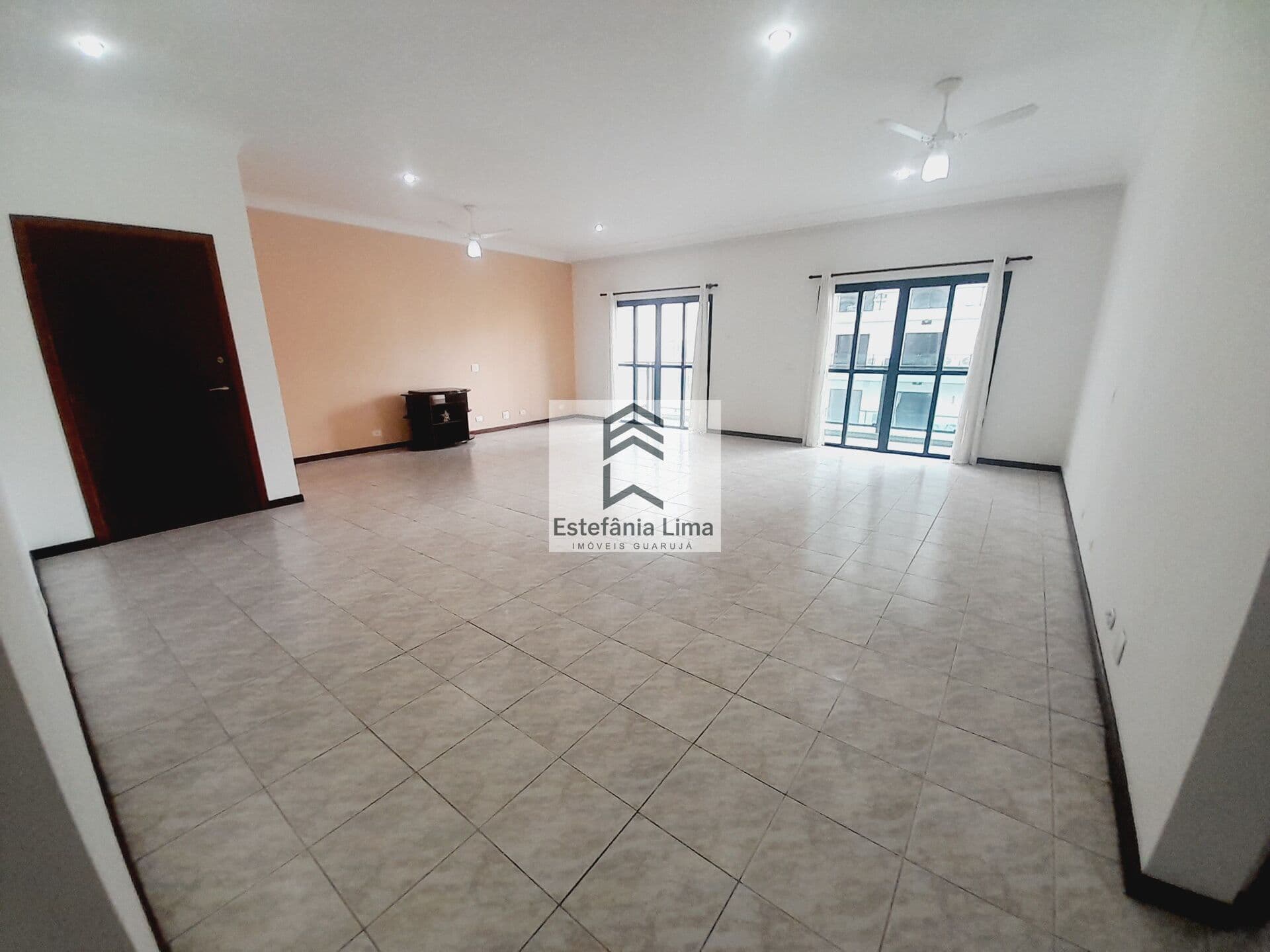 Apartamento em Pitangueiras - 3 Suites / 2 Vagas / Lazer
