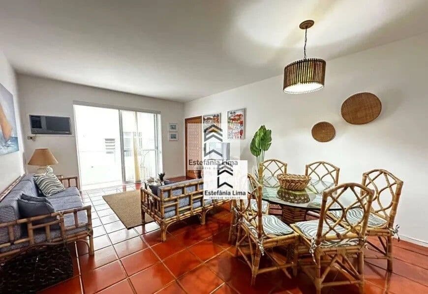 Apartamento em Pitangueiras 3 Dormitórios / 2 Vagas de Garagem