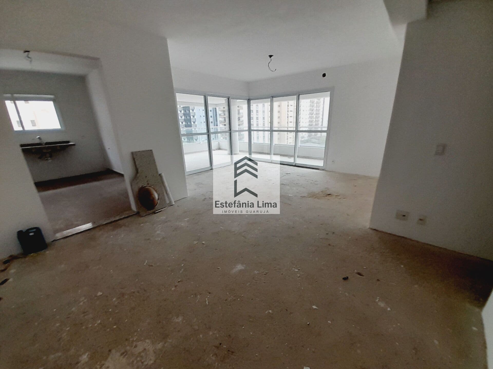 Apartamento em Pitangueiras 3 Suítes!!!