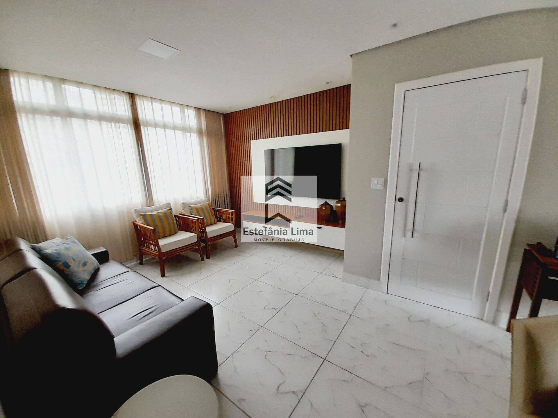 Apartamento Reformado em Pitangueiras - 2 Dormitórios sendo 1 suíte