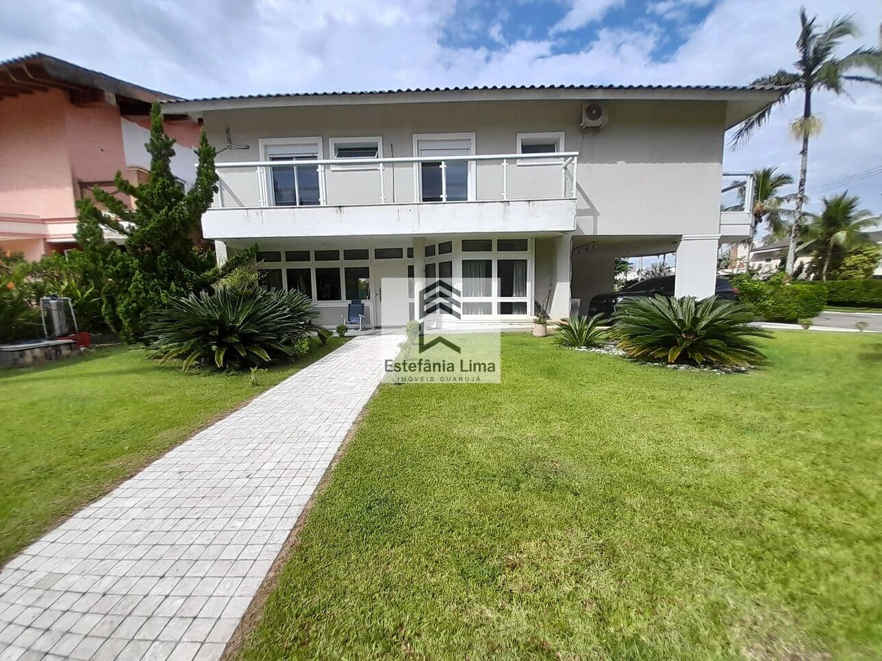 Casa em Condomínio na Enseada - 4 Dormitórios