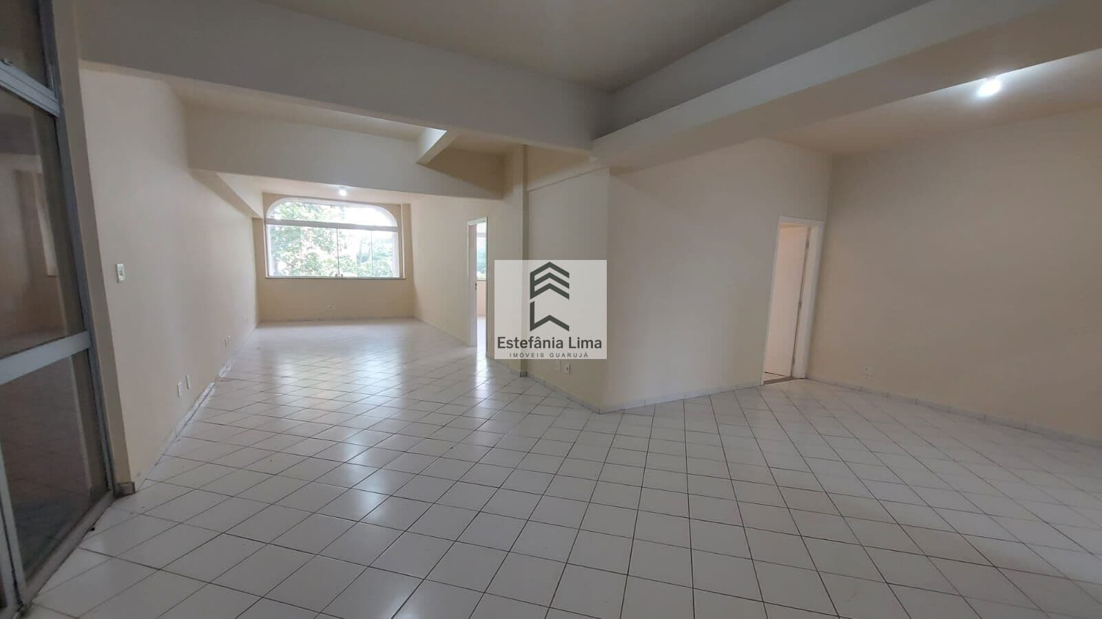 Sala Comercial à Venda no Centro de Pitangueiras