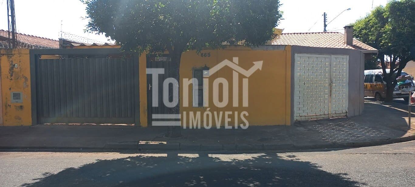 Casa + Salão Comercial à Venda no Jardim Menino Deus I em Bebedouro SP
