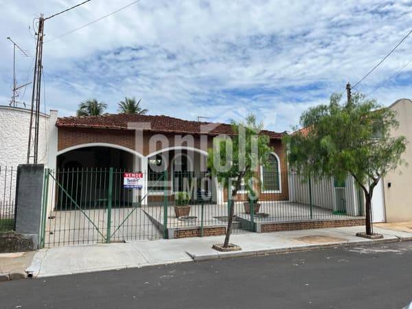 Casa Padrão à Venda