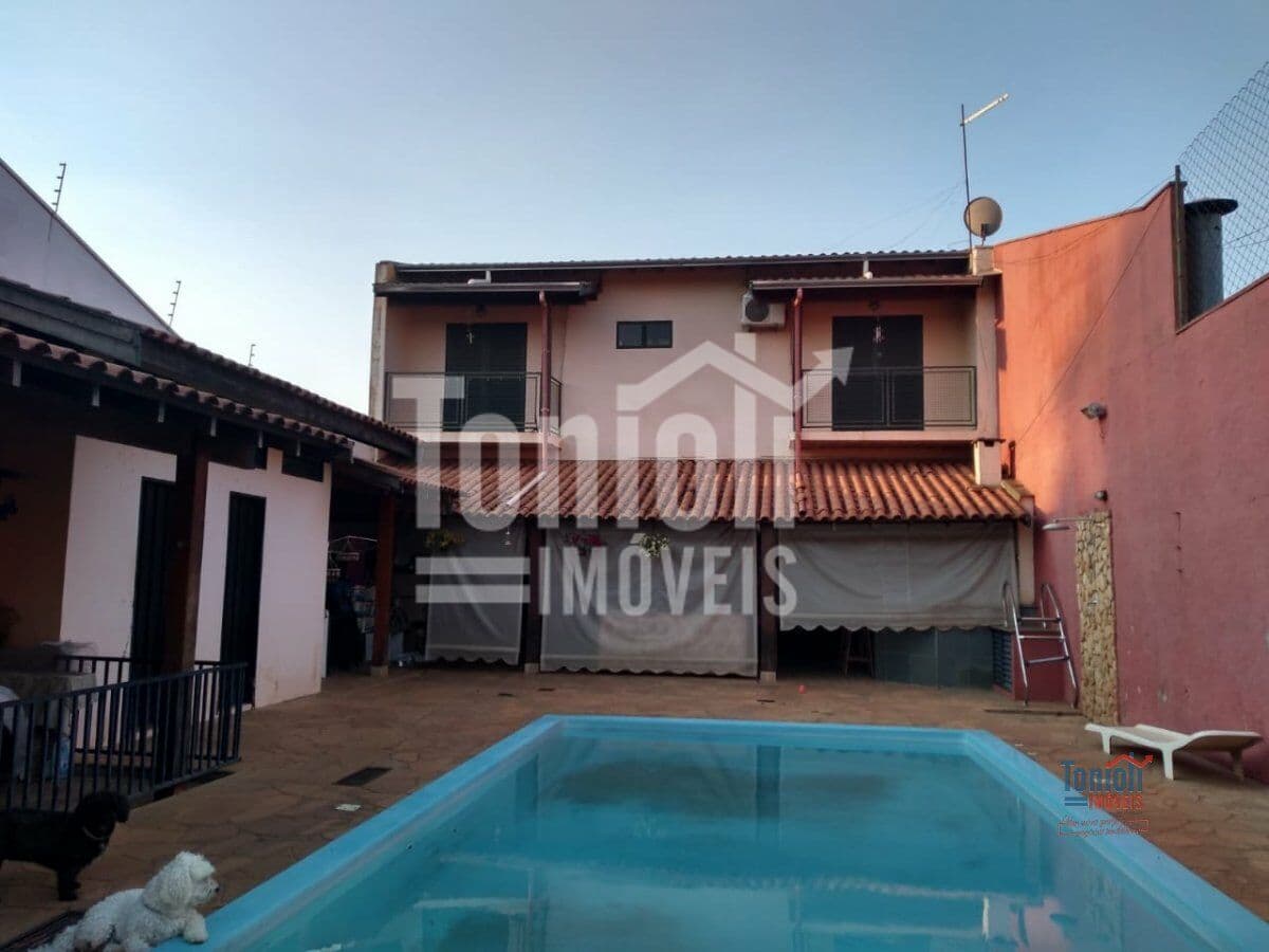 Sobrado Padrão para Venda em Jardim Menino Deus I Bebedouro-SP