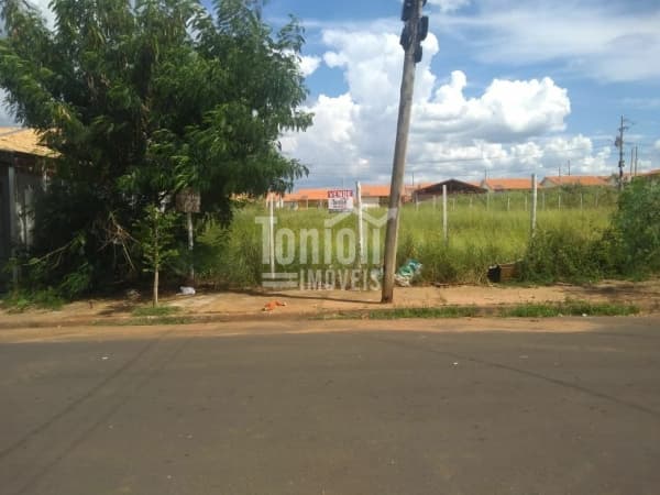 TERRENO À VENDA