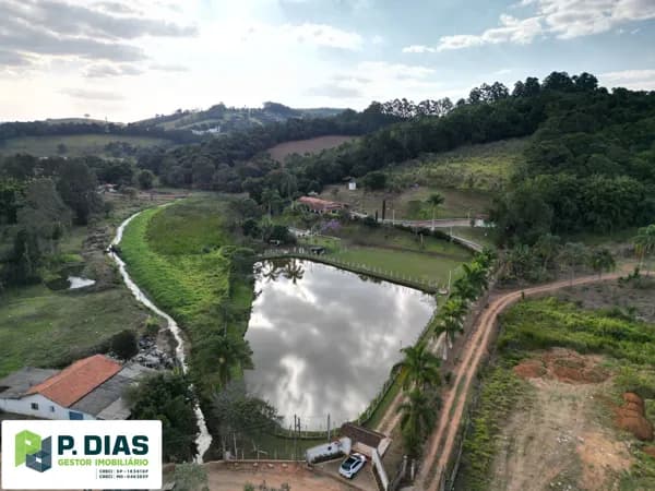 Linda Chácara com Características de Sitio em Pinhalzinho, Interior de São Paulo