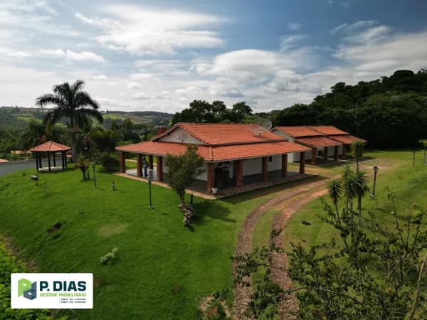 Linda Chácara no caminho turistico entre Pinhalzinho e Monte Alegre do Sul, interior de São Paulo