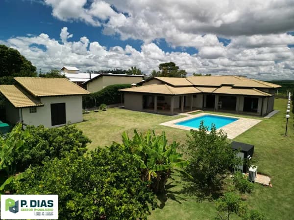 Casa Estilo Colonial Moderno em Pinhalzinho – Chácara Completa com Vista do Pôr do Sol