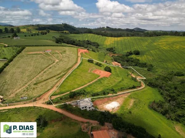 Terreno Exclusivo em Pinhalzinho – Água Abundante e Vista Panorâmica