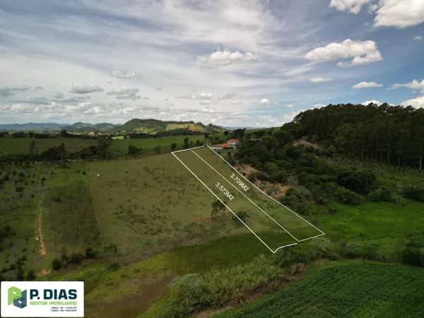 Terreno em Pinhalzinho com Vista Privilegiada e Possibilidade de Formação de Lago