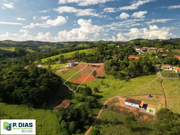 "Terreno Próximo ao Centro Comercial de Pinhalzinho – Oportunidade Única!"