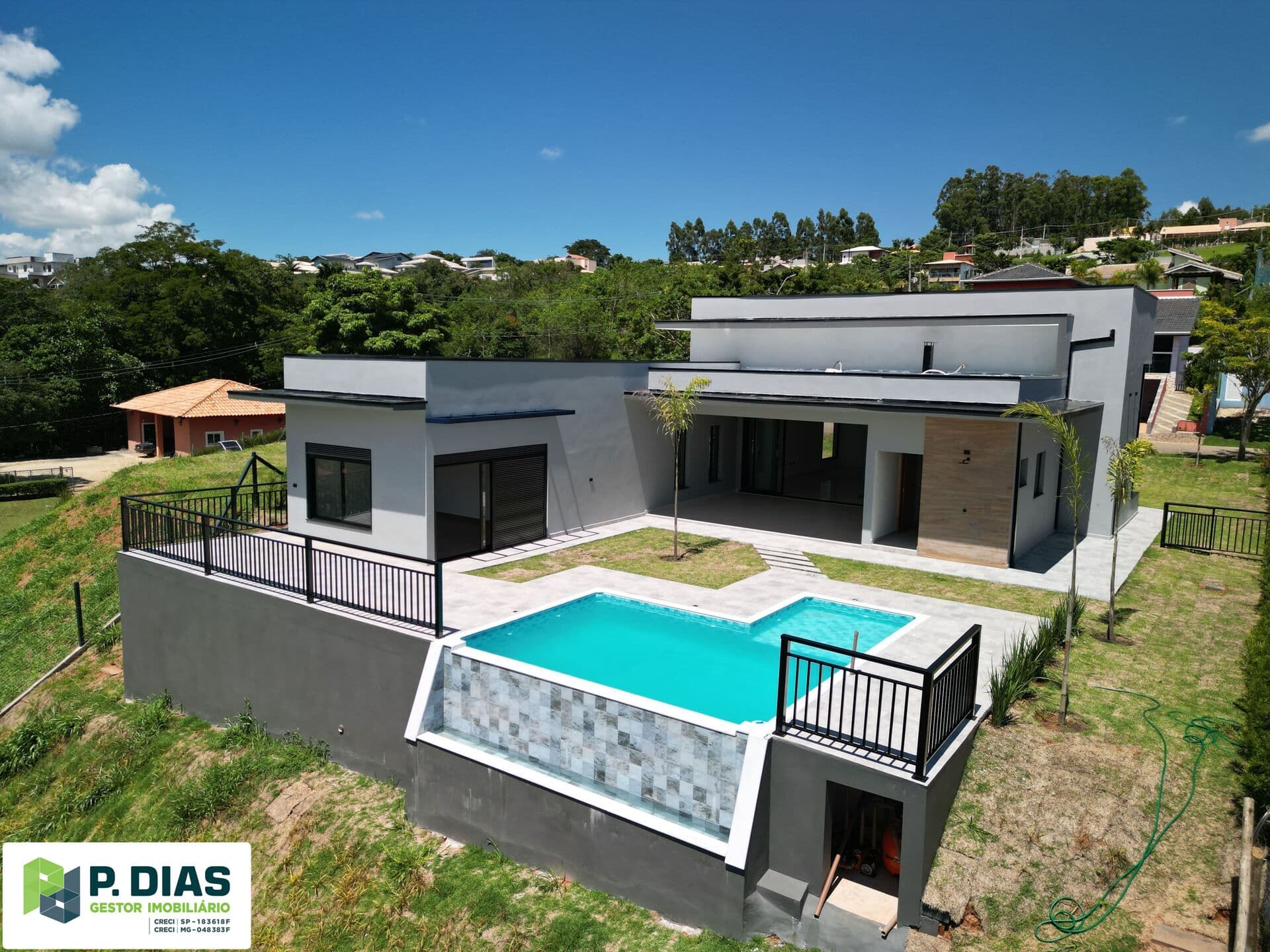 Arquitetura Contemporânea em Meio à Natureza – Casa de Campo em Condomínio Fechado em Pinhalzinho