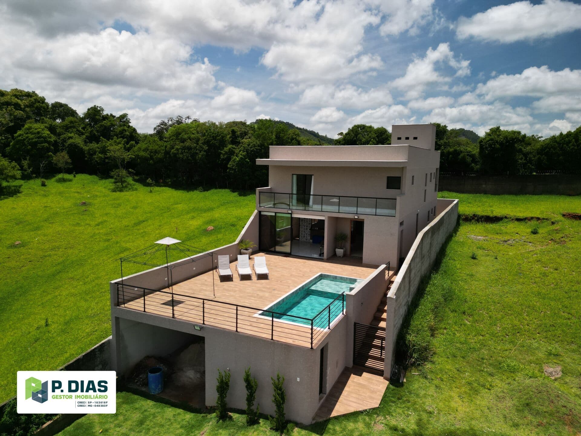 Maravilhosa Casa Estilo contemporanea em Pinhalzinho, Interior de São Paulo