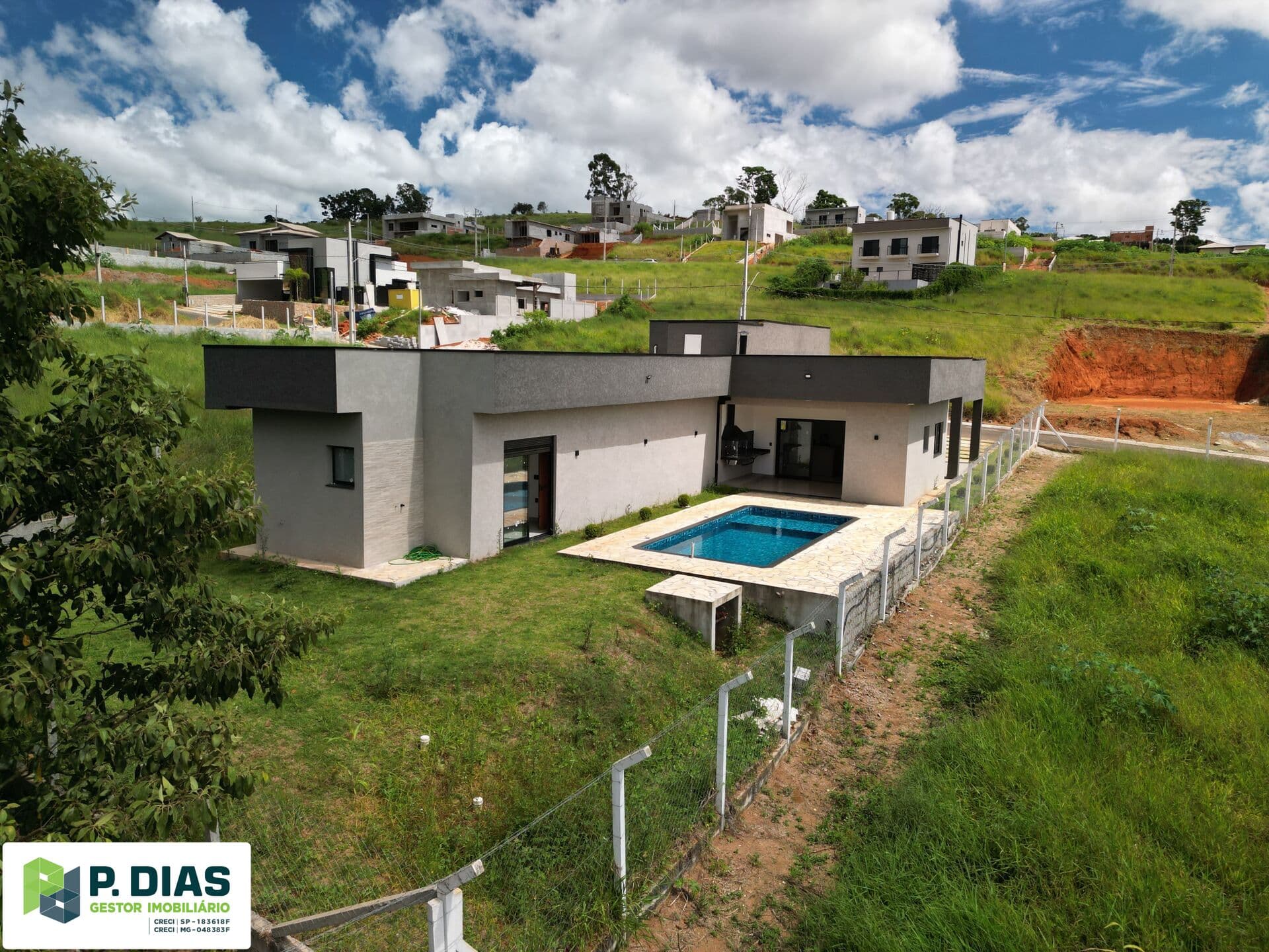Arquitetura Contemporânea em Condomínio Exclusivo – Pinhalzinho - SP