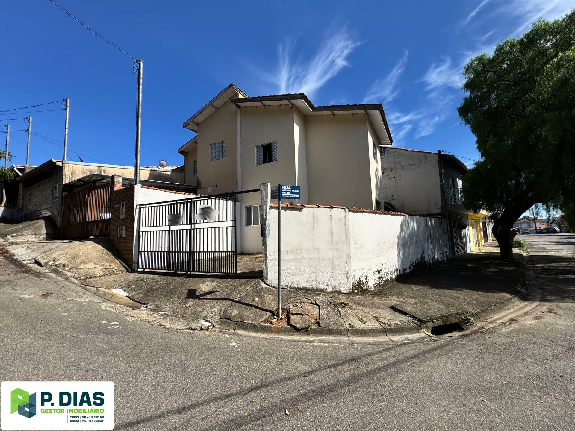 Sobrado à Venda em Pinhalzinho – Espaço, Conforto e Qualidade de Vida no Interior