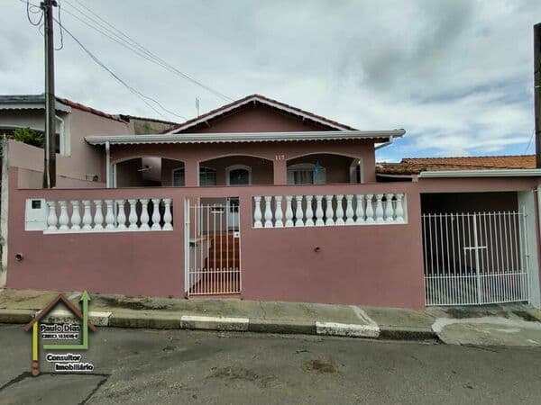 Linda casa em Pinhalzinho, ideal para quem busca tranquilidade e segurança no Circuito das Águas.