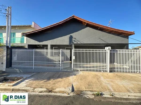 Casa à venda bem localizada em Socorro, Interior de São Paulo