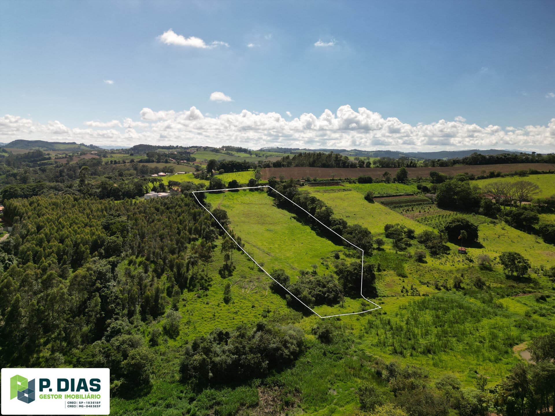 Lindo Terreno banhado por córrego e vista para as montanhas em Pinhalzinho, Interior de São Paulo