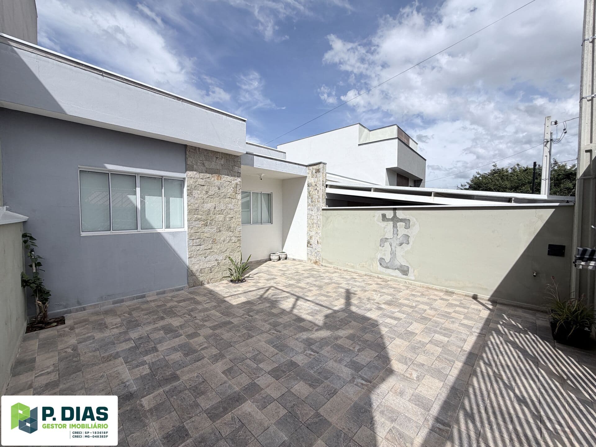 Casa com Piscina em Pinhalzinho — Exclusividade em Meio à Natureza