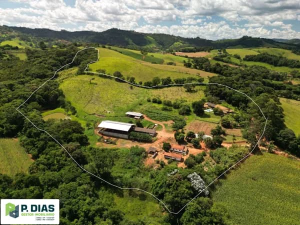 Sítio em Tuiuti – Estrutura Completa para Gado Confinado e Produção de Leite