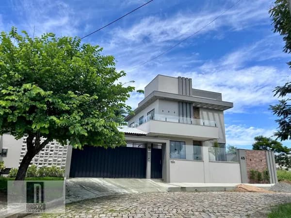 Sobrado em Itaperuna - Cidade Nova