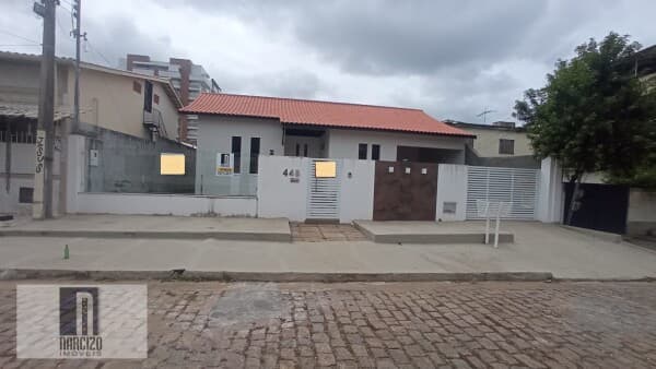 Casa em Itaperuna - Pres. Costa e Silva