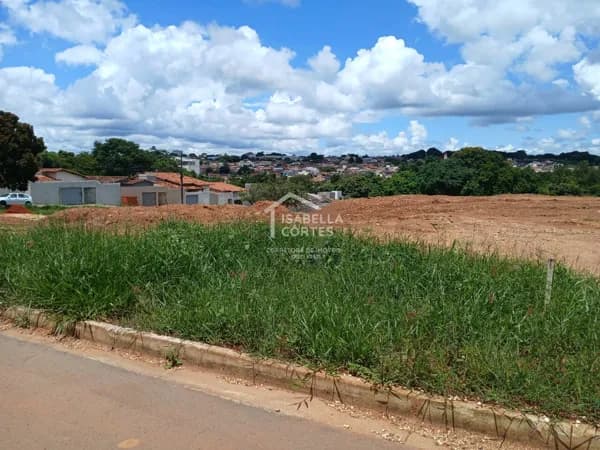 TERRENO À VENDA. Terreno à venda no bairro São Cristóvão em Patrocínio/MG.