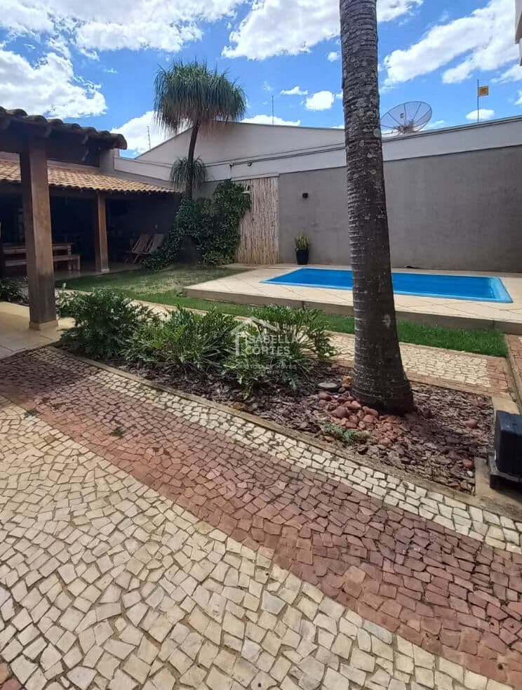 Casa à venda localizada no bairro Nossa Senhora de Fátima em Patrocínio/MG