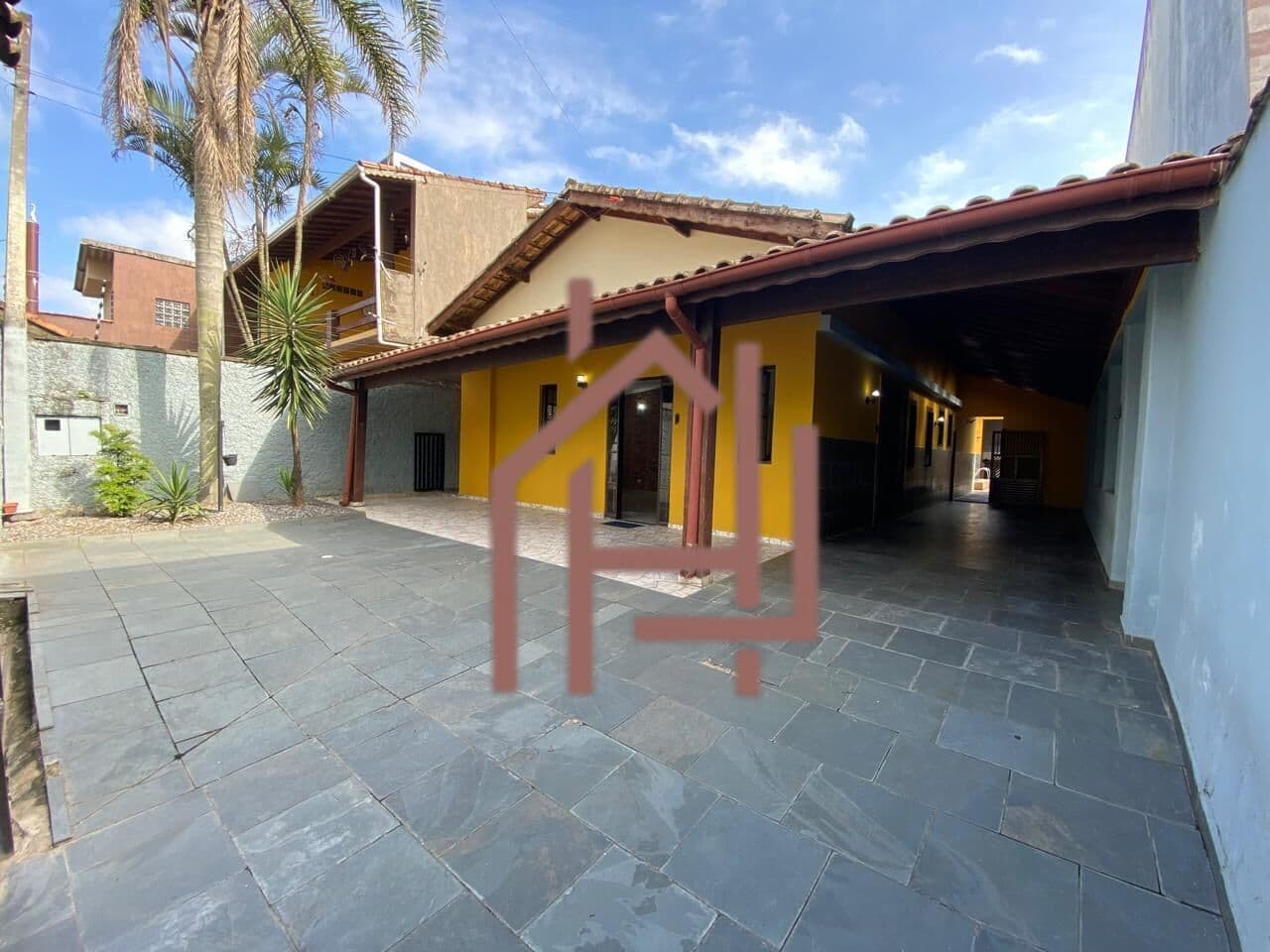Casa alto padrão em lote inteiro