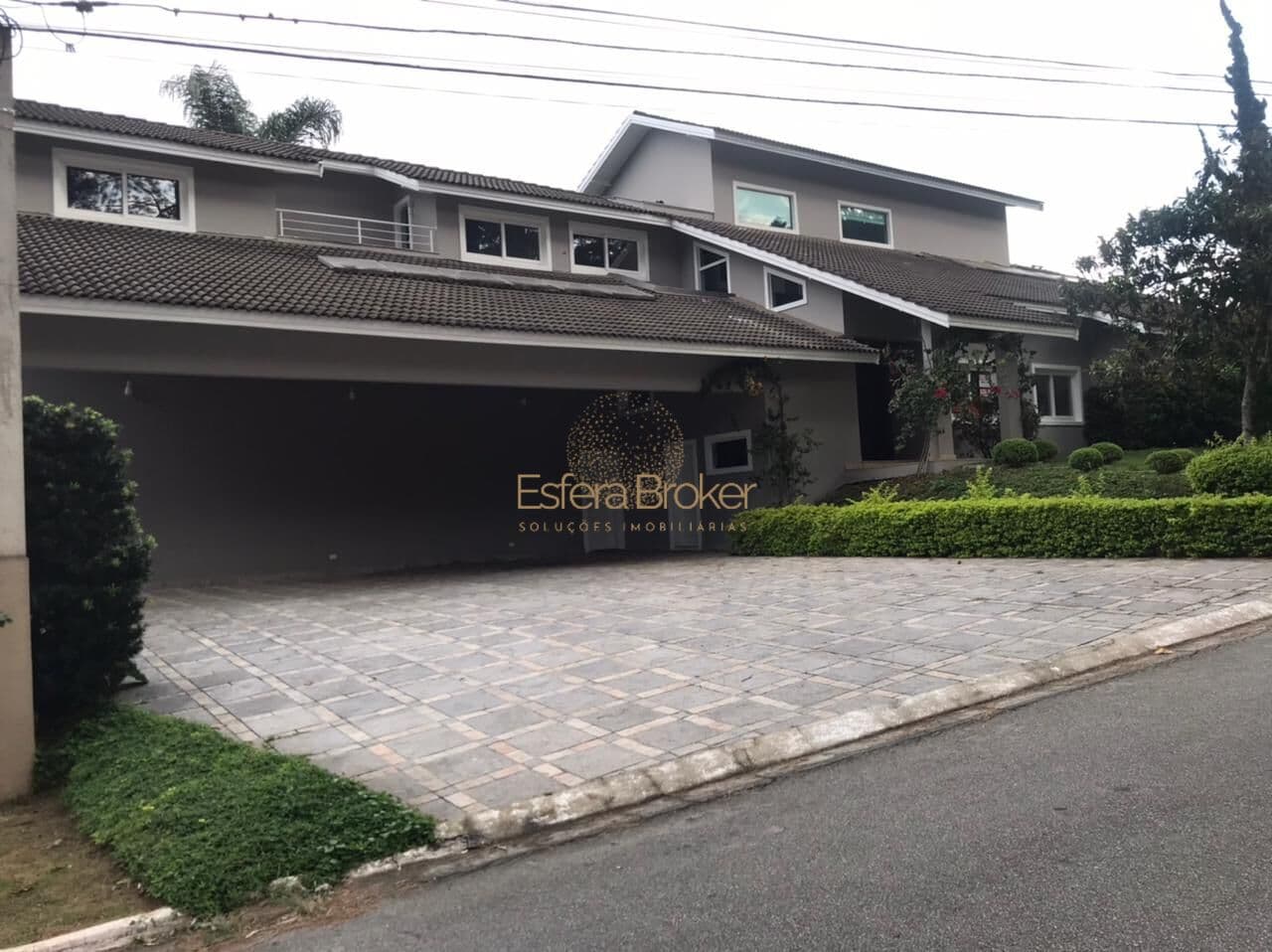 CASA MOBILIADA disponível para venda no bairro Alphaville - Santana de Parnaíba/SP