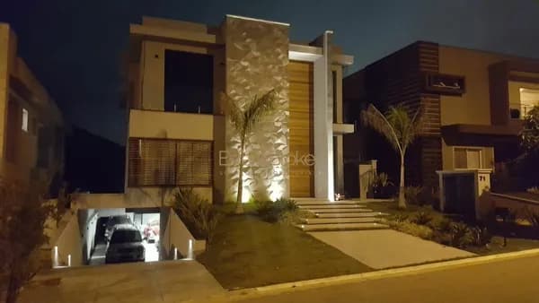 Locação. Casa semi mobiliada em residencial com ótima localização em Tamboré, Barueri